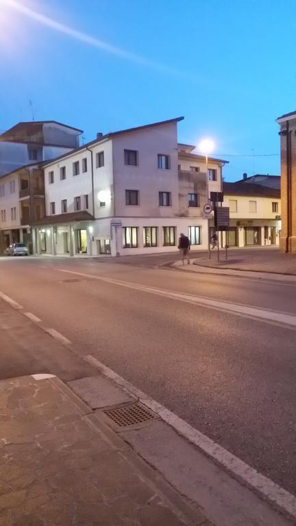 Albergo Centrale Trebaseleghe Экстерьер фото