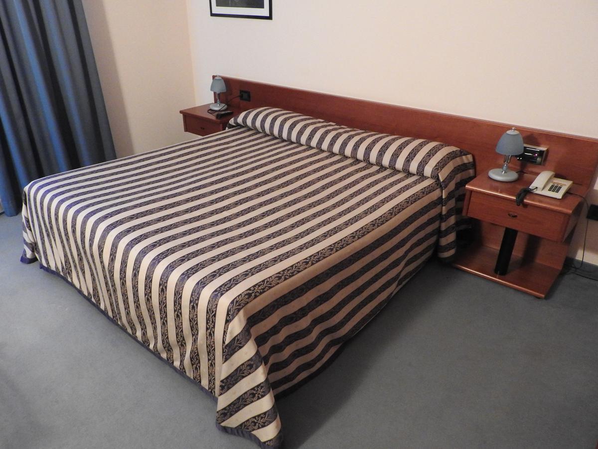 Albergo Centrale Trebaseleghe Экстерьер фото